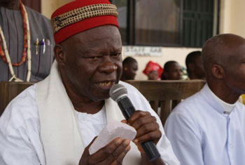 A Traditional Ruler praying with Nzu(Igboniile.com)
